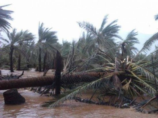 محافظ حضرموت يجري اتصالاً بمحافظ سقطرى للإطمئنان على أوضاع الأرخبيل جراء إعصار (مكونو)