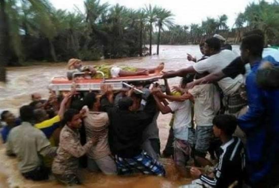 شاهد .. صور وفيديوهات  إعصار ماكانو بجزيرة سقطرى 