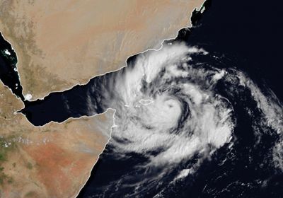 المركز الإماراتي للأرصاد:  الإعصار «مكونو» يتحول إلى «الفئة الثانية» اليوم وتأثيره ينحسر الأحد