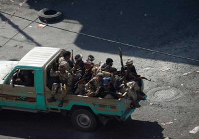 ضرب القيادي الحوثي “المداني” بشكل عنيف في الجامع الكبير بصنعاء..