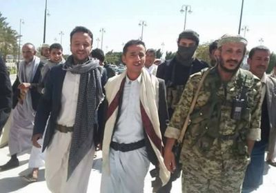 طارق صالح لقبائل اليمن : حافظوا على أبنائكم حتى لا يزج بهم الحوثي في محارق الموت