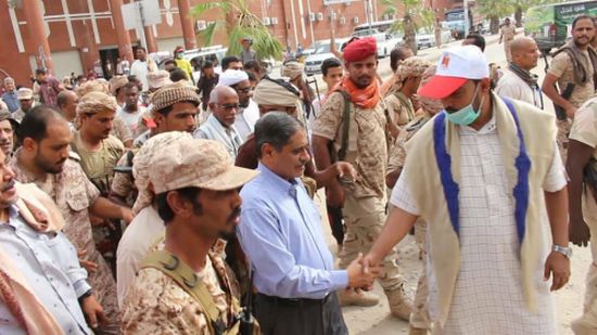 البحسني يدشن الحملة الشاملة لتنظيف مدينة المكلا بمشاركة الوحدات العسكرية والأمنية وعمال النظافة والمواطنين