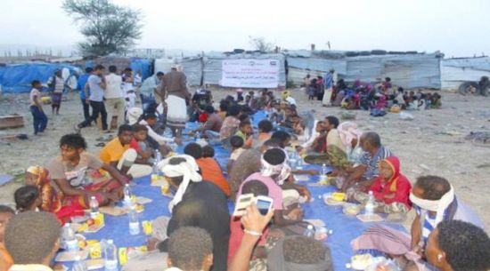 الهلال الإماراتي يقيم إفطار جماعي للنازحين والأشد فقراً في الضالع