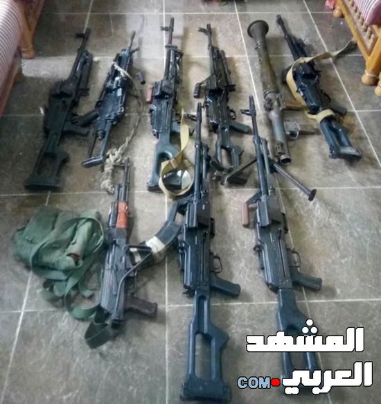 نقطة للحزام الأمني بالعاصمة عدن تلقي القبض على أحد المشتبهين وبحوزته كمية من الأسلحة (صور)