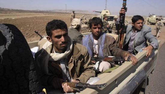 الحوثيون يجبرون عشرات الأسر على البقاء في الحديدة كدروع بشرية