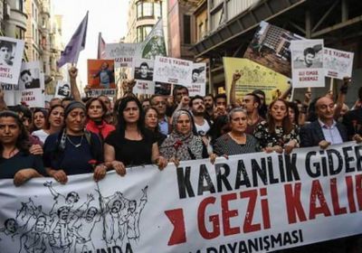 مئات الأتراك يتحدون أردوغان.. في "ذكرى غيزي"