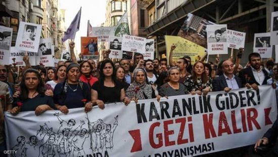 مئات الأتراك يتحدون أردوغان.. في "ذكرى غيزي"