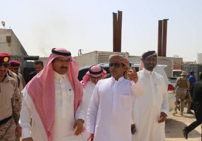 السفير السعودي يطلع على المؤسسات الخدمية في المهرة