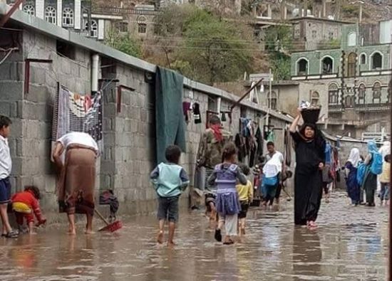 السيول تجرف أجزاء واسعة من مخيمات النازحين في محافظة الجوف