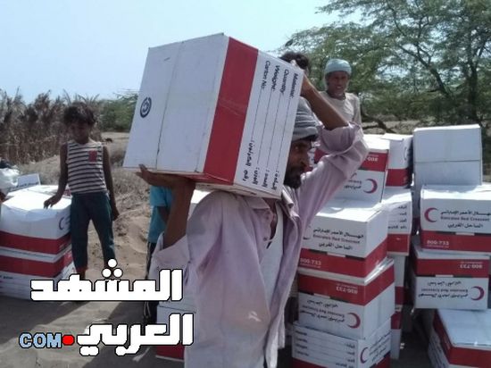  "الهلال الأحمر الإماراتي" يبدأ بإغاثة سكان المناطق على مشارف مديرية الحسينية بالساحل الغربي