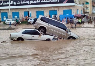 السيول تجتاح المكلا متسببة بخسائر مادية كبيرة "صور "