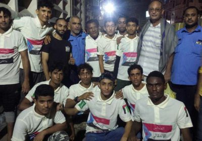 مبادرة شبابية تنجح في تسهيل حركة المرور في مدينة كريتر