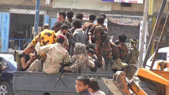الحوثيون يبتزون شيوخ حاشد: الغذاء مقابل القتال 