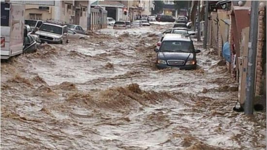 محافظ حضرموت يوجه الجهات ذات العلاقة وفرق الانقاذ بالاستنفار لمساعدة المواطنين ومعالجة أضرار الأمطار والسيول