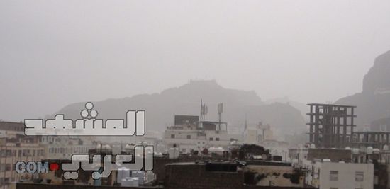 استمرار هطول الأمطار الغزيرة على معظم مديريات العاصمة عدن 