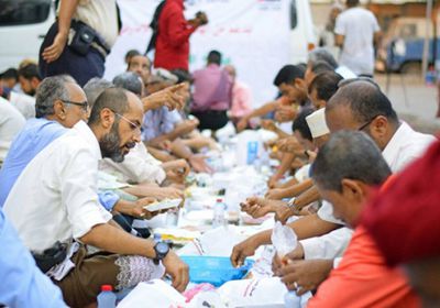 "الهلال الأحمر الإماراتي" ينظم إفطاراً جماعياً لموظفي تلفزيون عدن