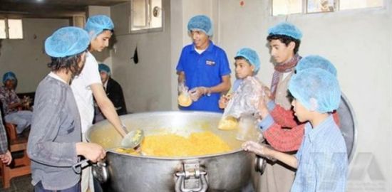 مجهودات شبابية بصنعاء لإنقاذ الفقراء بعد أن بلغ الجوع مداه