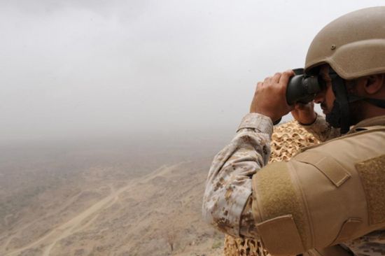 قصف صاروخي ومدفعي سعودي على مواقع الميليشيا الحوثية برازح الحدودية