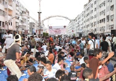 عدن : الدائرة الثقافية بالمجلس الانتقالي تقيم مأدبة إفطار جماعي في شارع مدرم بالمعلا 