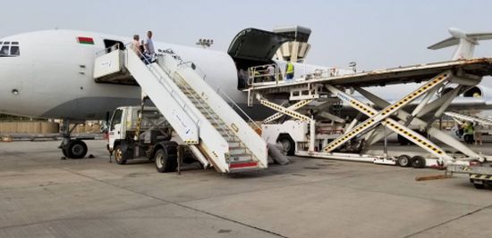 وصول الدفعة الأخيرة من معدات كهرباء" الحسوة" إلى مطار عدن