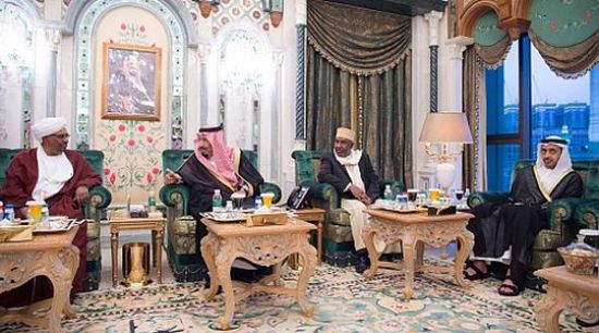 الملك سلمان يستقبل البشير ووزير خارجية الإمارات