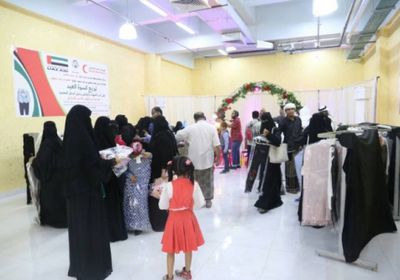 الهلال الأحمر الإماراتي يطلق مشروعه الخيري الثالث لتوزيع كسوة العيد في حضرموت