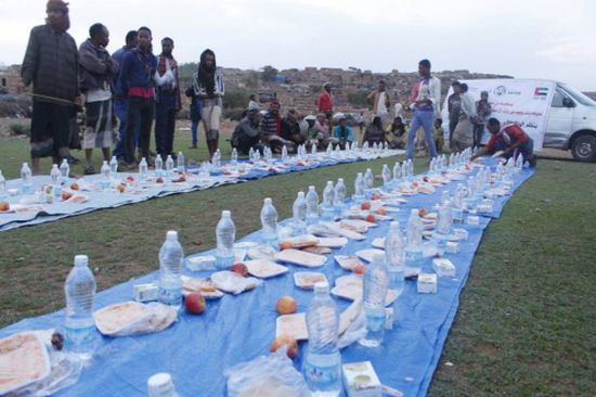 الهلال الأحمر الإماراتي ينظم إفطارا جماعيا بمنطقة مريس في الضالع