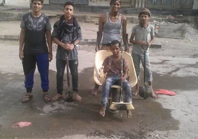 شباب واطفال بلوك 22 في المنصورة ينفذون حملة نظافة لحيّهم