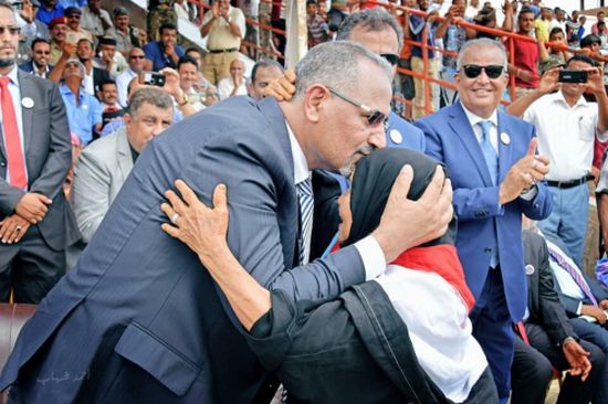 الرئيس الزبيدي يهنئ شعب الجنوب ودول التحالف العربي بعيد الفطر المبارك