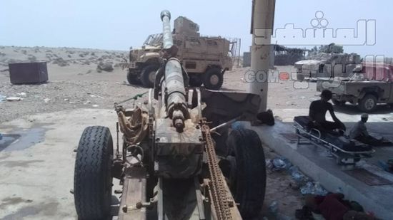 قوات العمالقة بإسناد  إماراتي " مطار الحديدة تحت السيطرة النارية 