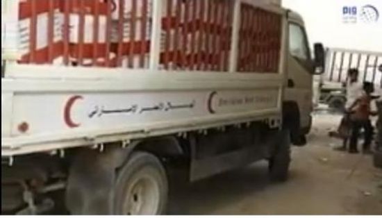 " الهلال الأحمر الإماراتي " يسير قافلة مساعدات إغاثية عاجلة لأهالي الجبلية في الحديدة