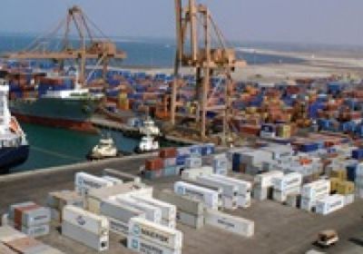 خبير : استعادة ميناء الحـديدة يغلق نافذة تهريب الأسلحة والأموال للحوثيين