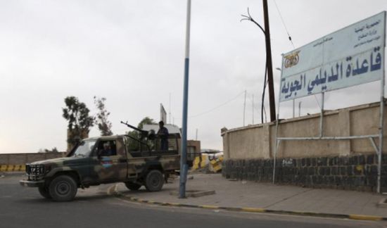 التحالف العربي يسيطر على مدخل مطار الحديدة