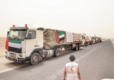 "الهلال الأحمر الإماراتي" يبدأ تسيير قافلة مساعدات إنسانية من عدن إلى المناطق المحررة في محافظة الحديدة