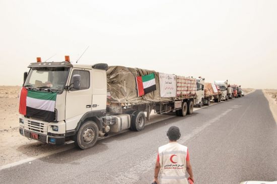"الهلال الأحمر الإماراتي" يبدأ تسيير قافلة مساعدات إنسانية من عدن إلى المناطق المحررة في محافظة الحديدة