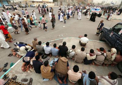 الحوثيون يستخدمون المدنيين دروعا بشرية في معركة مطار الحديدة