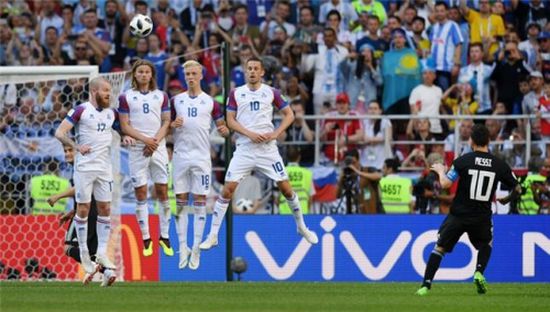  منتخب الأرجنتين يسقط في أول اختبار في كأس العالم أمام آيسلندا