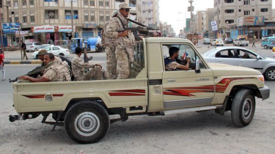 استشهاد جندي في كمين مسلح استهدف طقم عسكري بعدن وقوات الأمن تلقي القبض على 4 من المتهمين