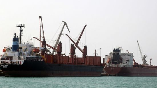 بعد خسائرها في الحديدة .. ميليشيا الحوثي تقطع طرق الميناء