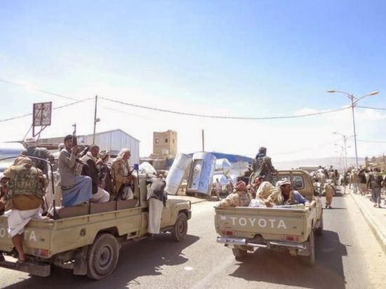 مليشيا الحوثي تطبع شعارات ألوية العمالقة على آلياتها العسكرية لصناعة انتصارات وهمية في الساحل الغربي