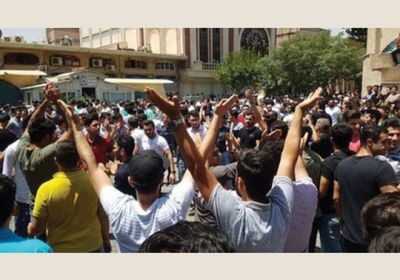 غليان واشتباكات بين محتجين والشرطة في إيران