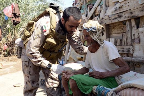 فرق طبية لقوات التحالف العربي تقدم خدمات علاجية لأهالي الساحل الغربي