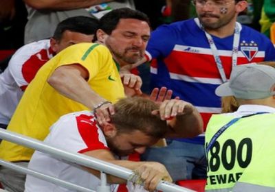 كأس العالم 2018 .. معركة في المدرجات بين جماهير البرازيل وصربيا والضحية سيدة ( صور )