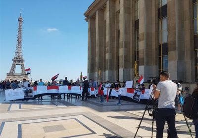 وقفة احتاجية بباريس مطالبة برحيل الحوثيين عن الحديدة 