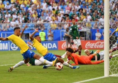 نيمار يقود البرازيل لربع النهائي ويرسخ "عقدة المكسيك "