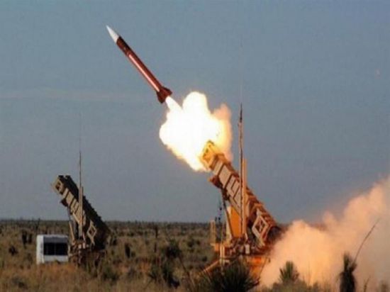 الدفاع المدني السعودي يباشر سقوط صاروخ حوثي على محافظة العارضة بجازان