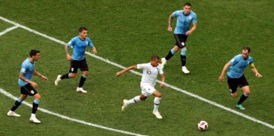 المنتخب الفرنسي يطيح بأوروغواي ويصعد إلى نصف نهائي كأس العالم 2018م