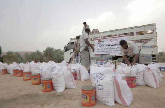 " الهلال الأحمر الإماراتي " يواصل تقديم مساعداته لسكان حضرموت