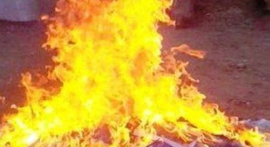 حرق مكتبة لبيع الكتب الحوثية بالتحيتا
