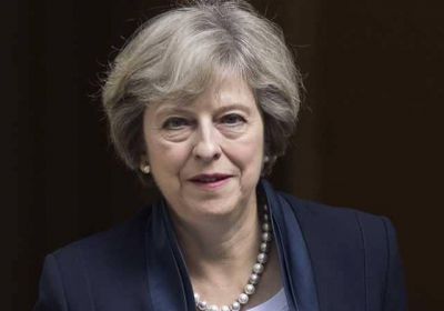 رئيسة وزراء بريطانيا قد تواجه "العزل" من منصبها